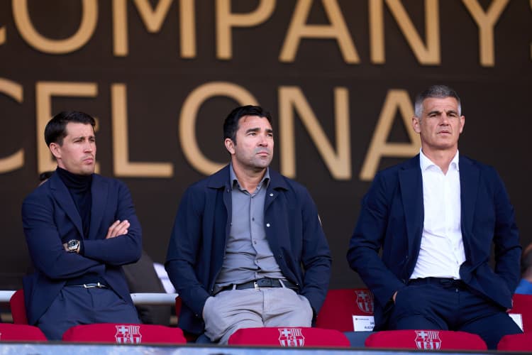 Barcelona Director of Football Deco in talks with agent of forward out of contract in 2026